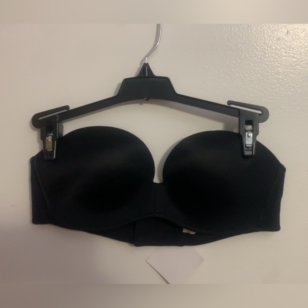 Black strapless bra